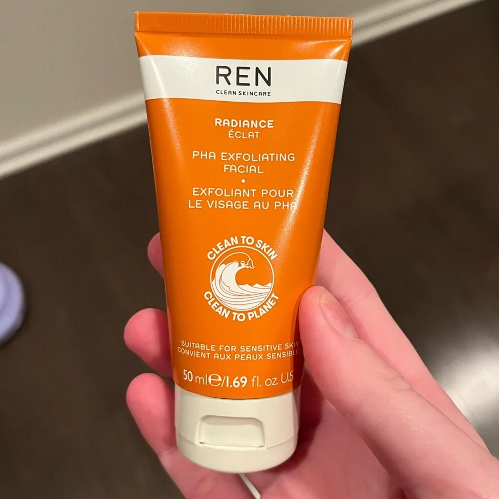 REN - RADIANCE PHA EXFOLIATING FACIAL